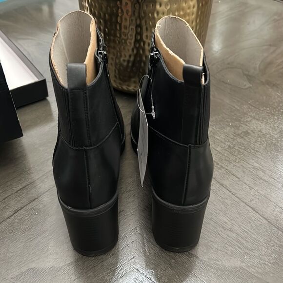 NATURALIZER Verney Waterproof Lug Sole Booties (Wide) - Picture 9 of 12